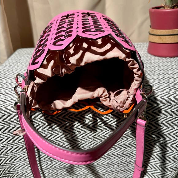 Kate Spade “Spade Flower” Cutout Dorie Bucket Bag - Pink - 2019 - NWOT - Picture 6 of 16